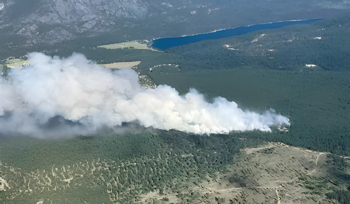 Canada Wildfires Trap Train Crew as Smoke Spreads Toward U.S.